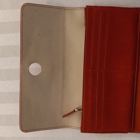 Tumi Soft Leather Women's Wallet (Clutch) - Picture 11 of 13